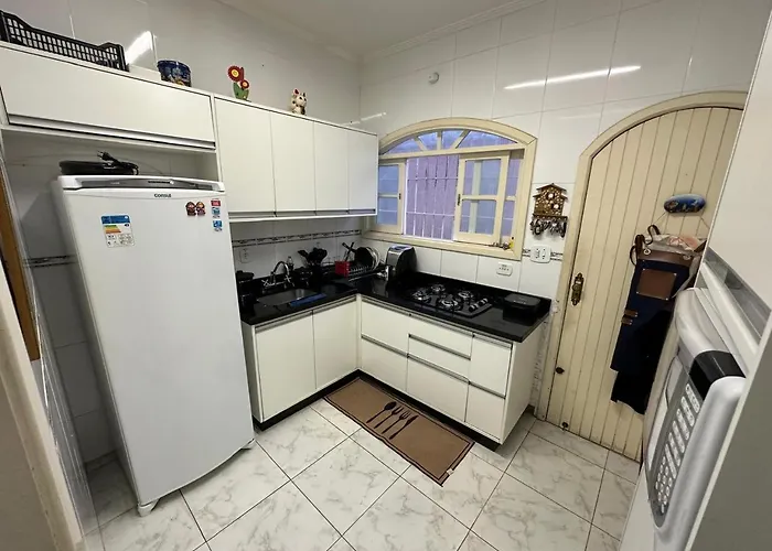 Casa No Centro De Bertioga Com Piscina